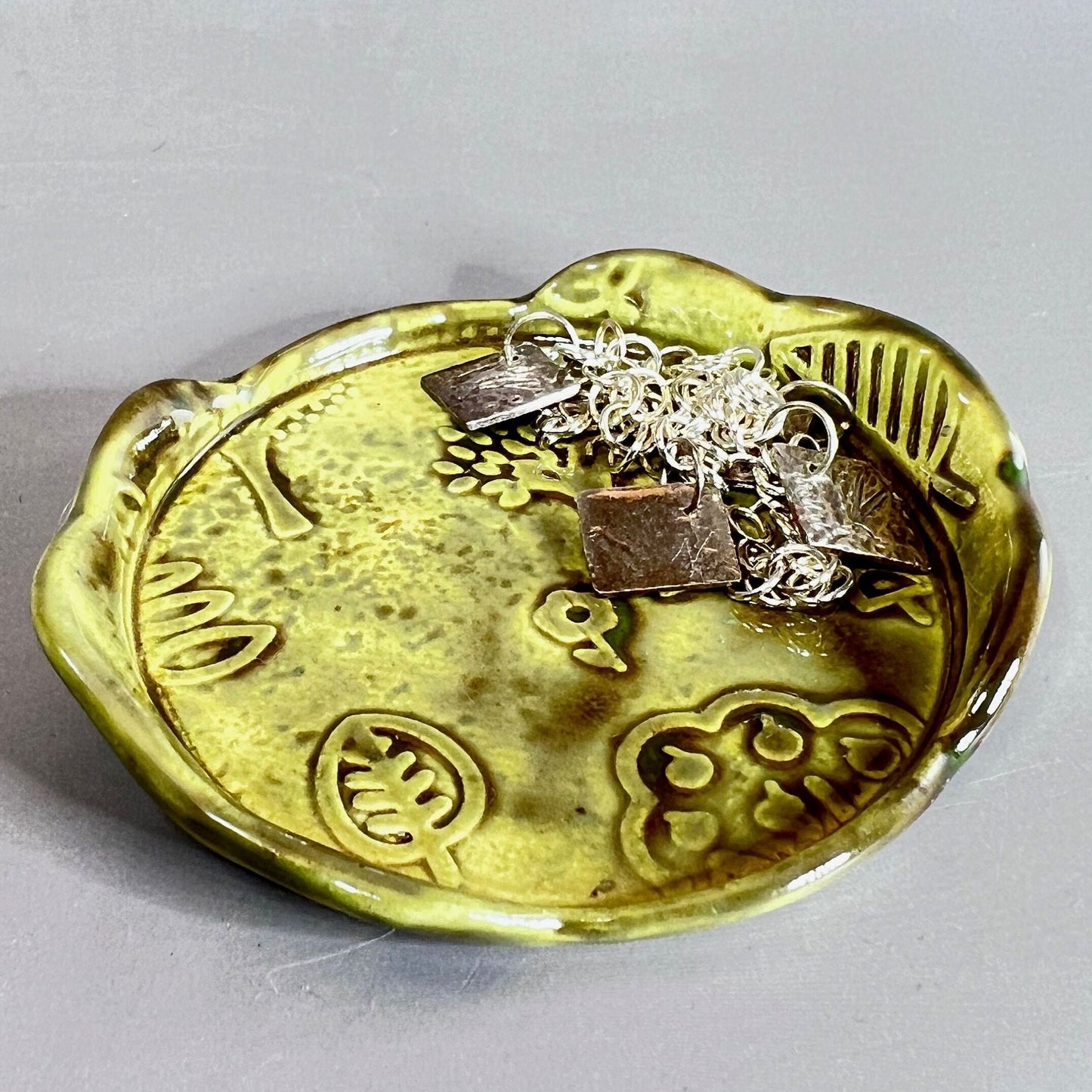Avocado Green Tree Grove Patterned Stoneware Teabag Holder/ Spoon Rest
