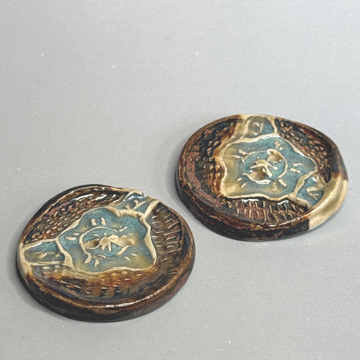 Flower and Leaf Textured Button Blue and Copper