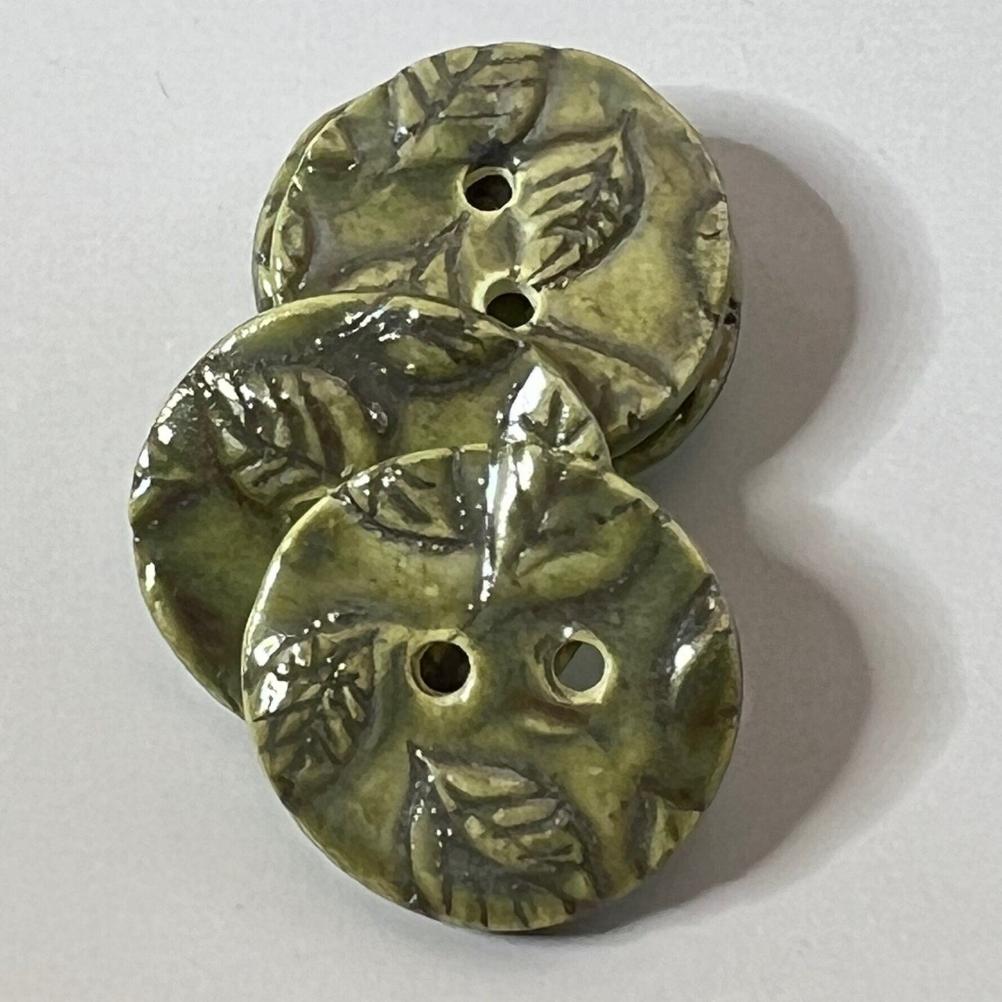 Green Leaves Pattern with Carving Round Button