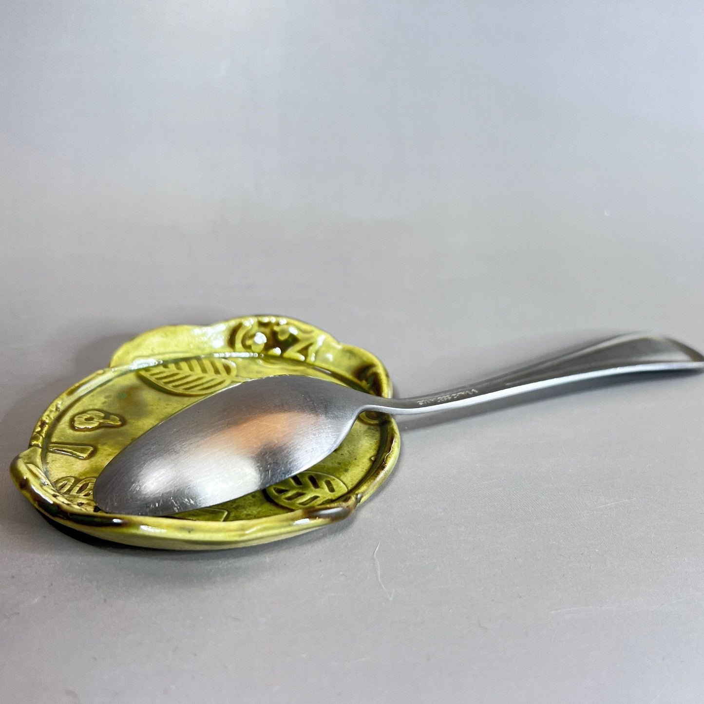Avocado Green Tree Grove Patterned Stoneware Teabag Holder/ Spoon Rest
