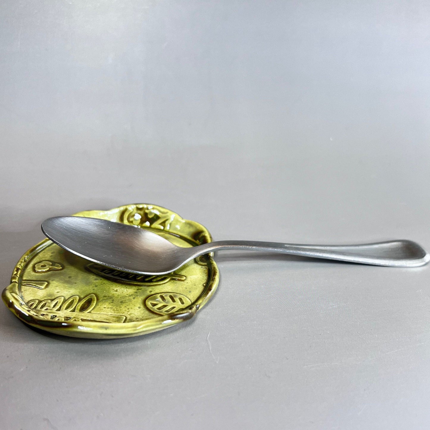 Avocado Green Tree Grove Patterned Stoneware Teabag Holder/ Spoon Rest