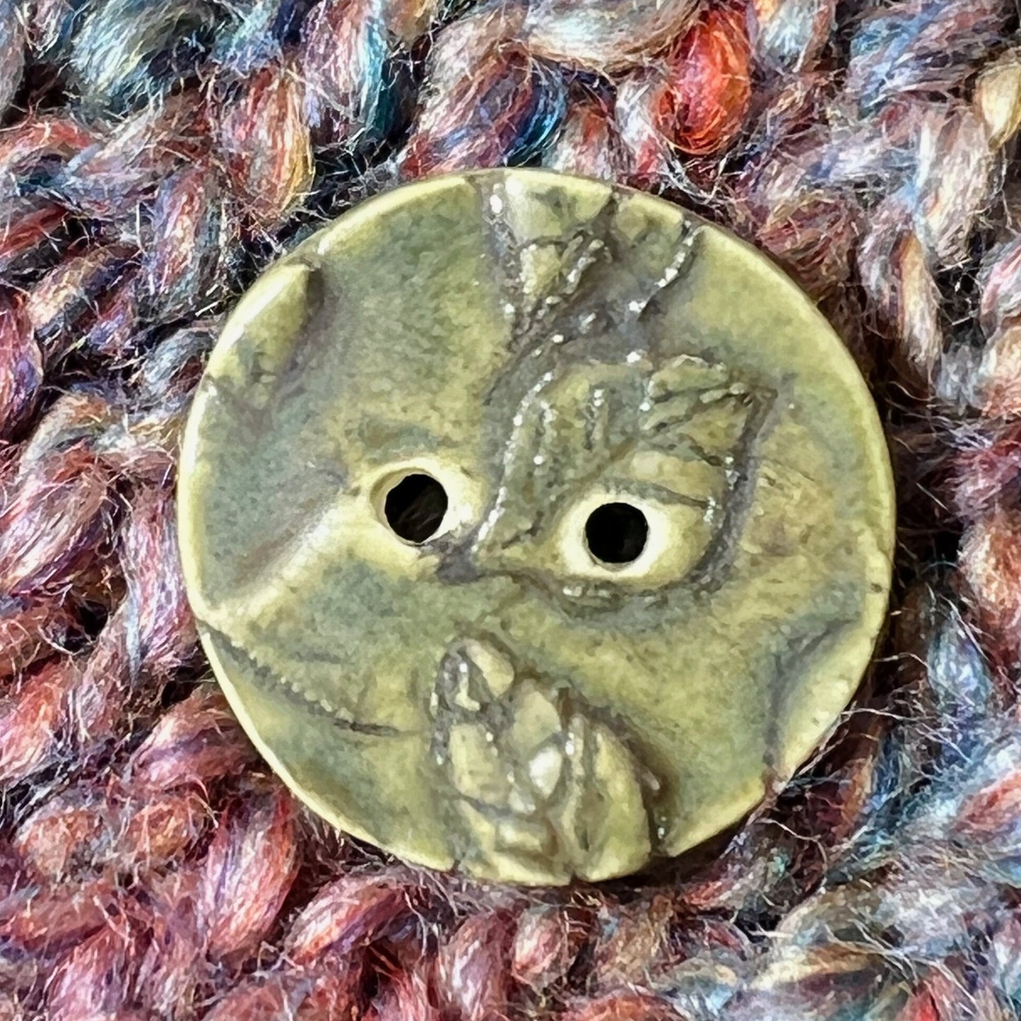 Green Leaves Pattern with Carving Round Button