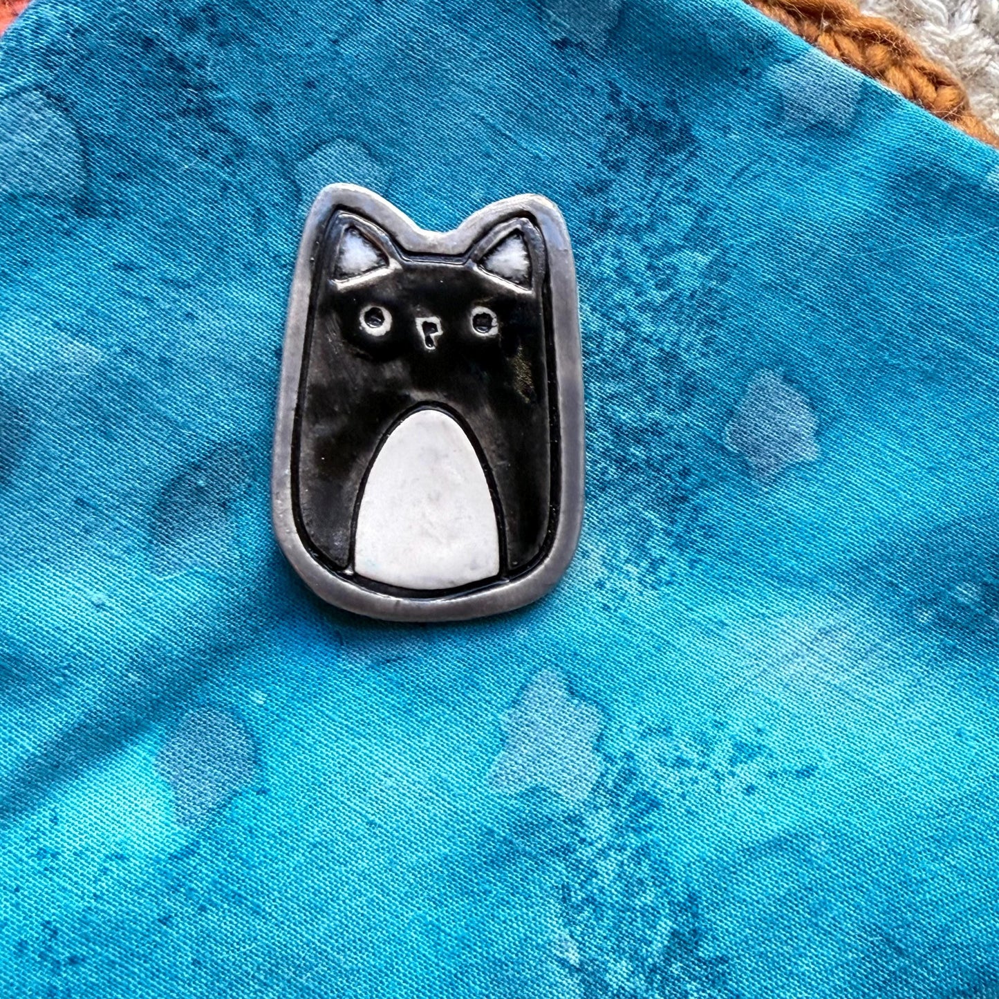 Tuxedo Cat Needle Minders