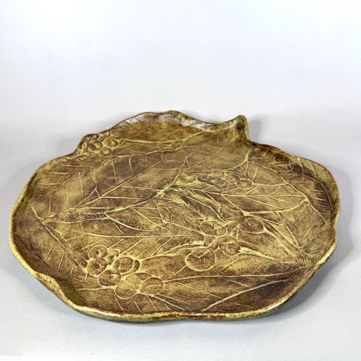 Large Leaves and Berries Autumn Decorative Plate