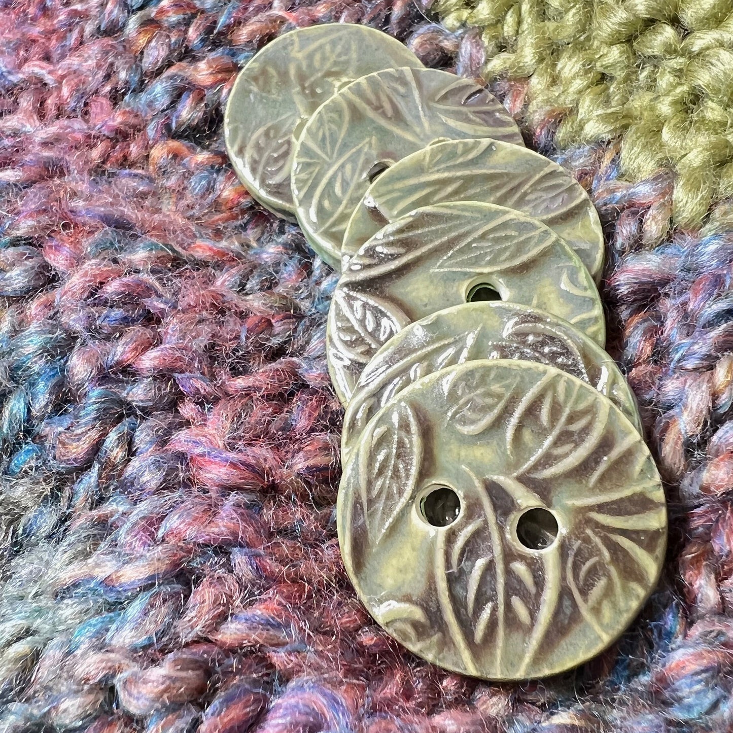 Green Leaf Patterned Round Button