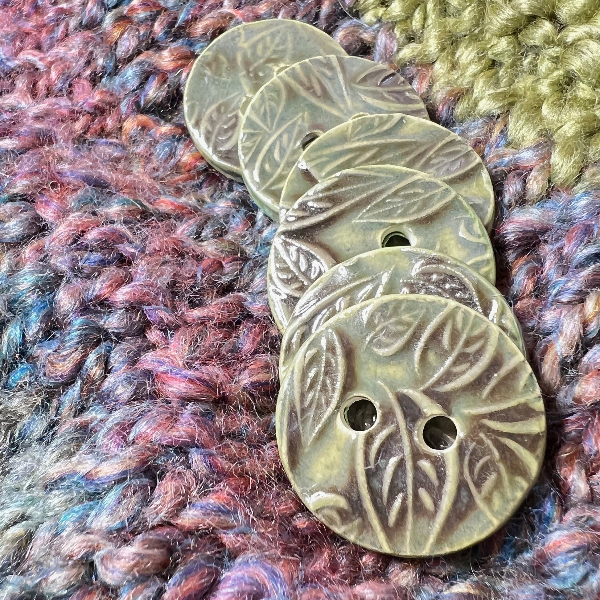 Green Leaf Patterned Round Button