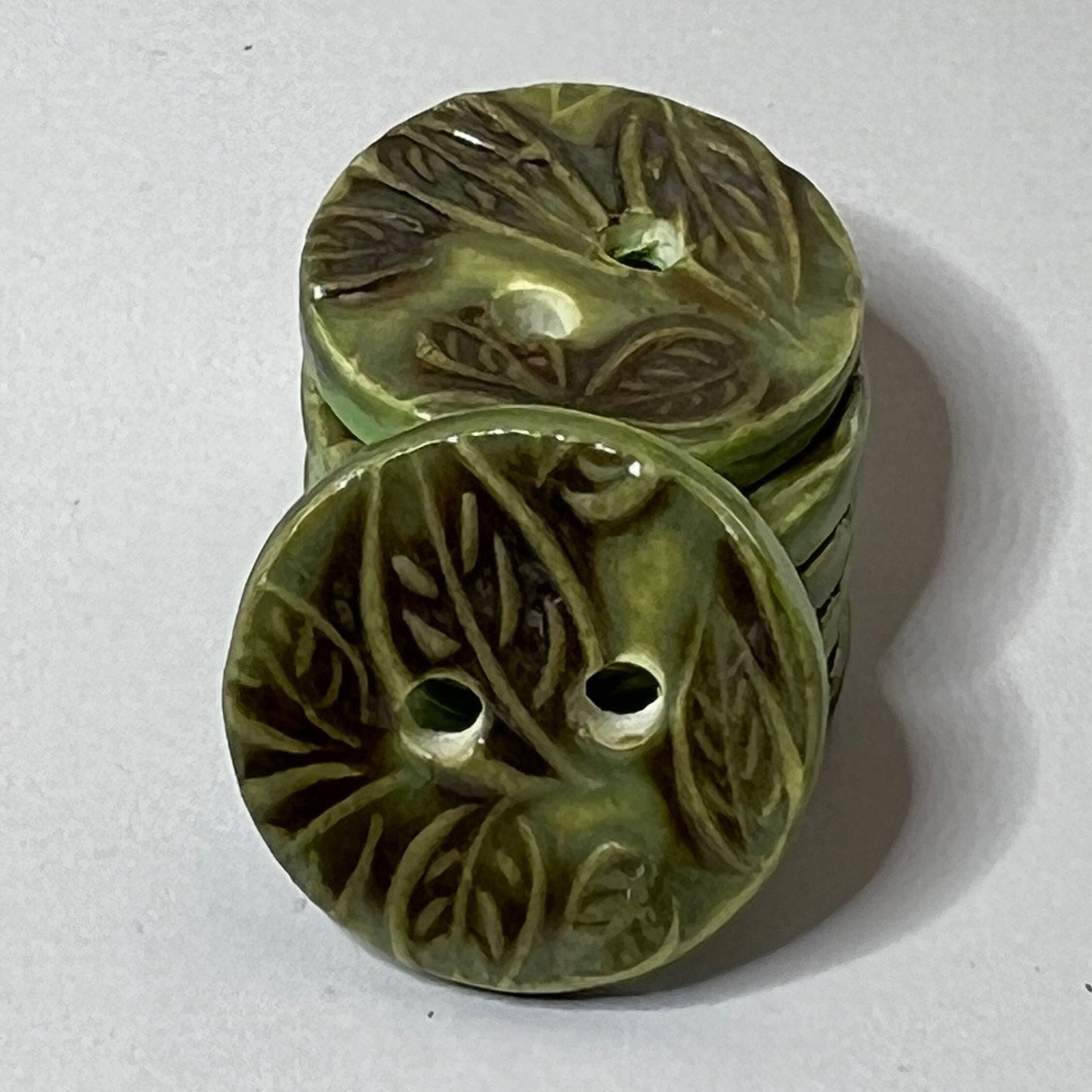 Green Leaf Patterned Round Button