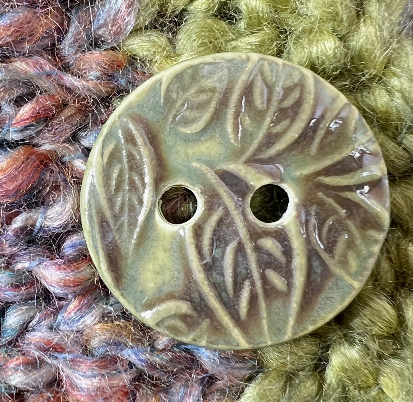 Green Leaf Patterned Round Button