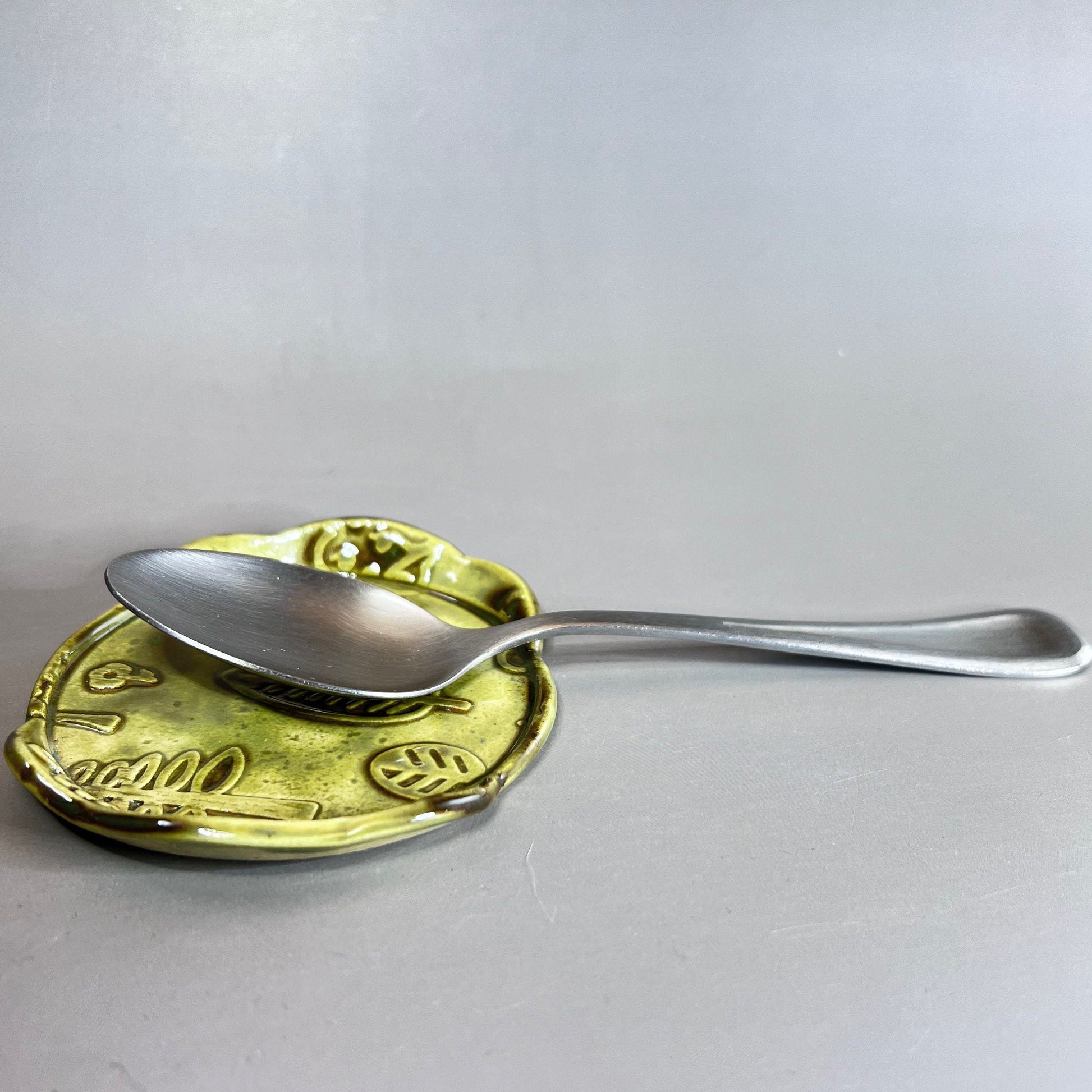 Avocado Green Tree Grove Patterned Stoneware Teabag Holder/ Spoon Rest