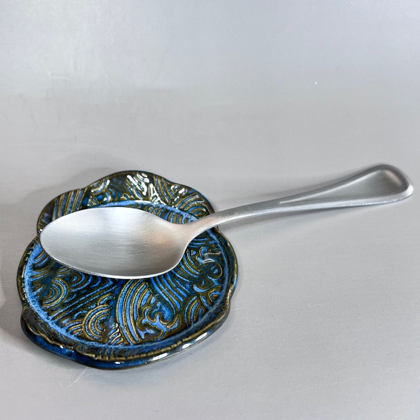 Prussian Blue Wave Patterned Stoneware Teabag Holder/ Spoon Rest