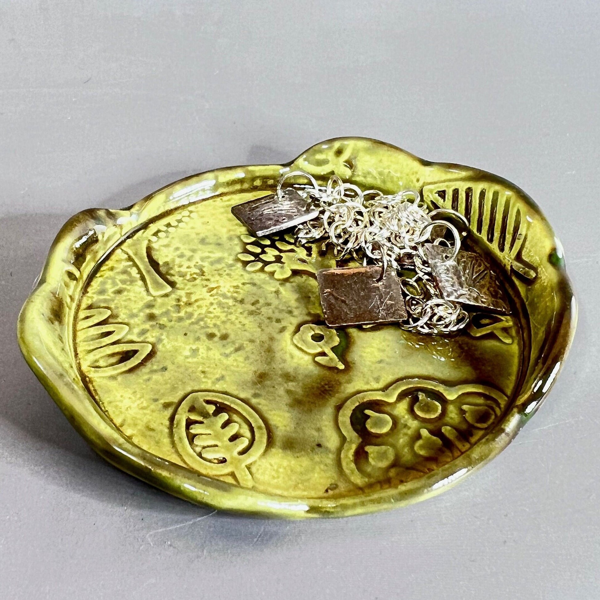 Avocado Green Tree Grove Patterned Stoneware Teabag Holder/ Spoon Rest