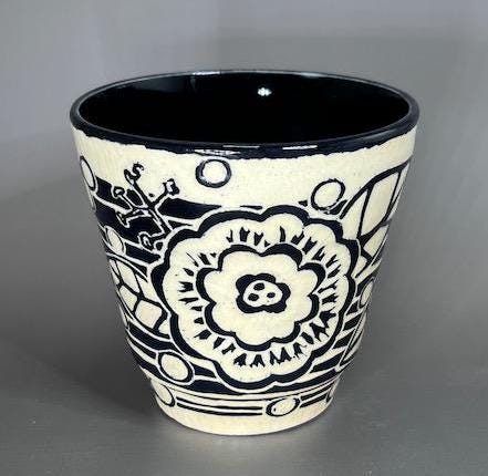 Black and White Sgraffito Flower Design Small Tumbler