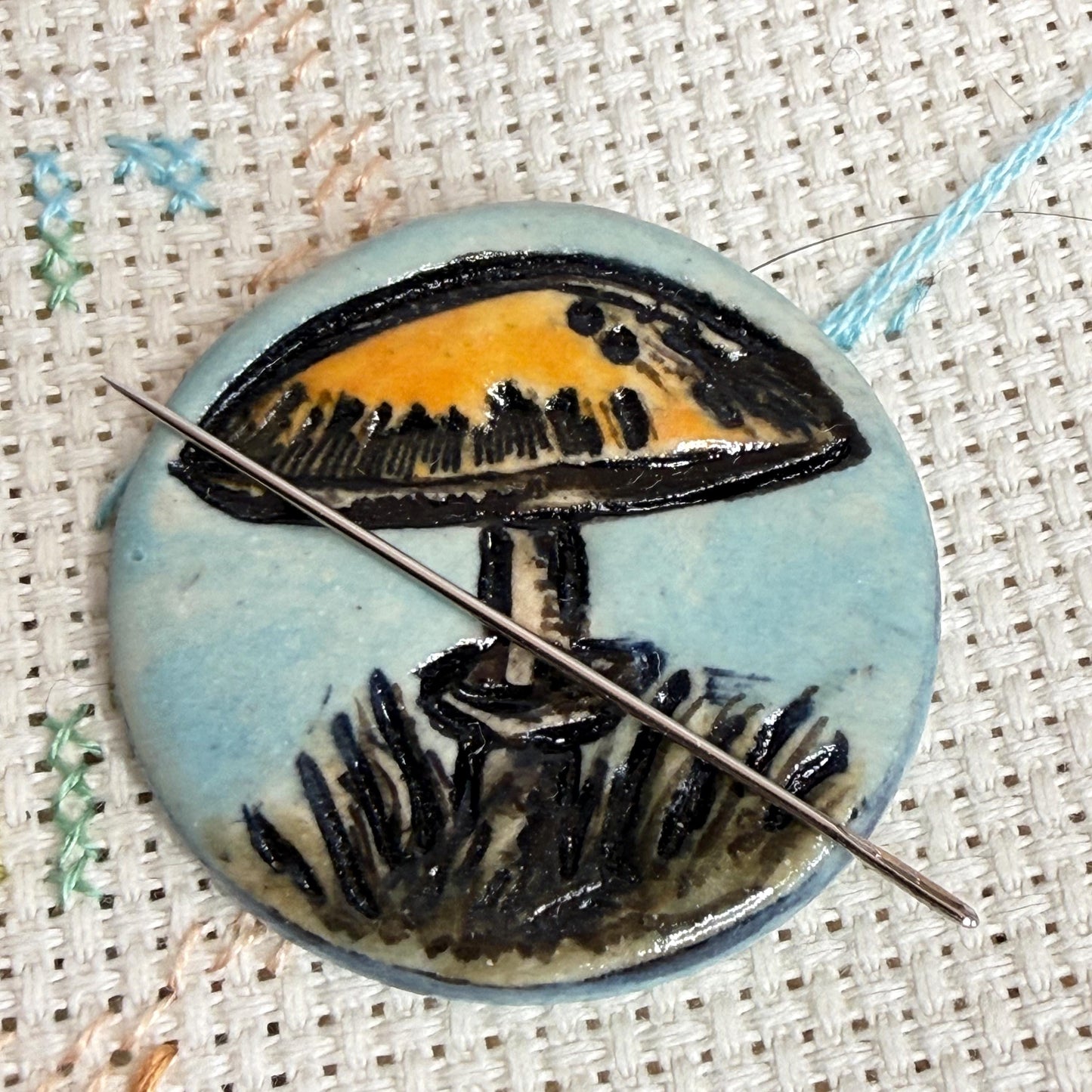 Mushroom Round Needle Minder