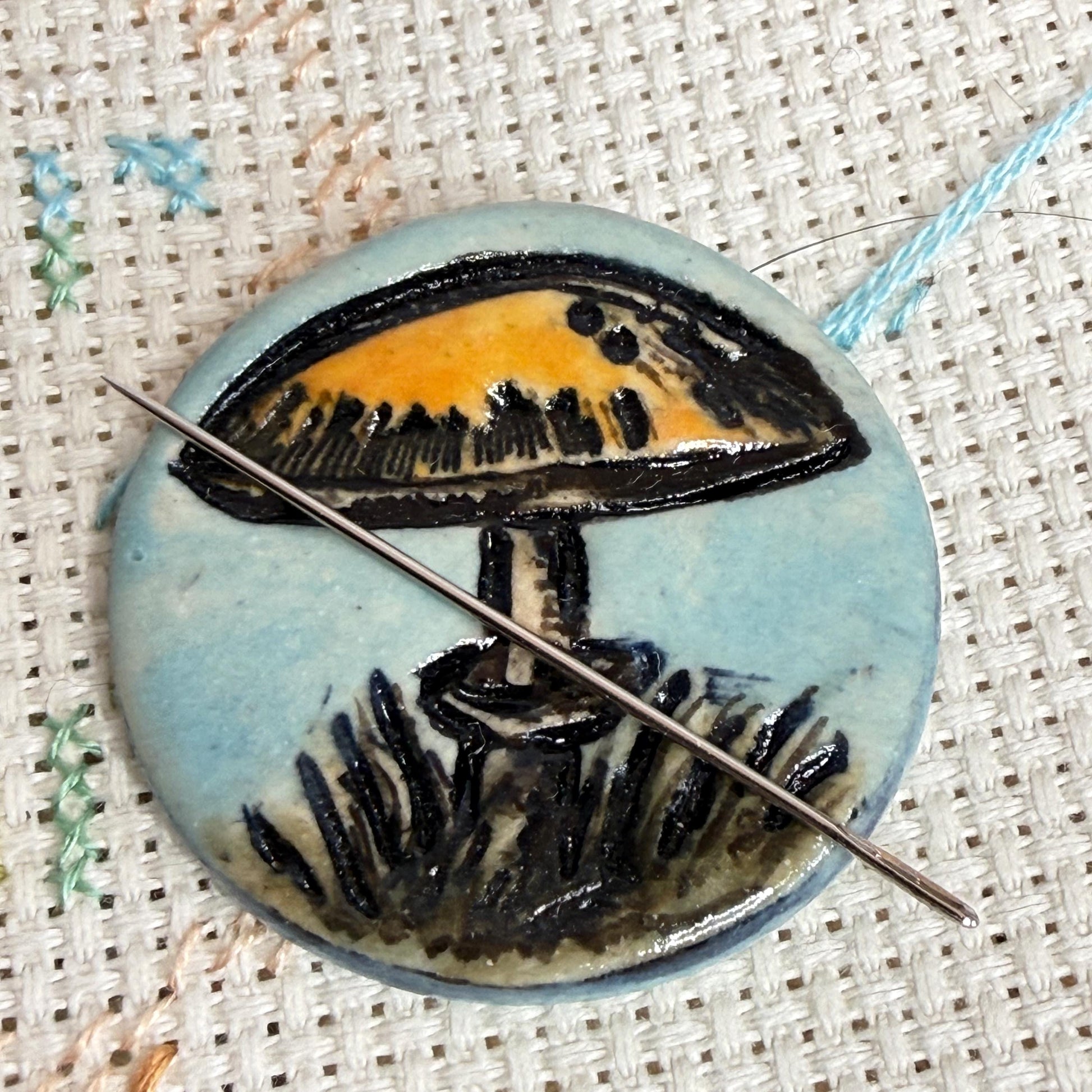 Mushroom Round Needle Minder