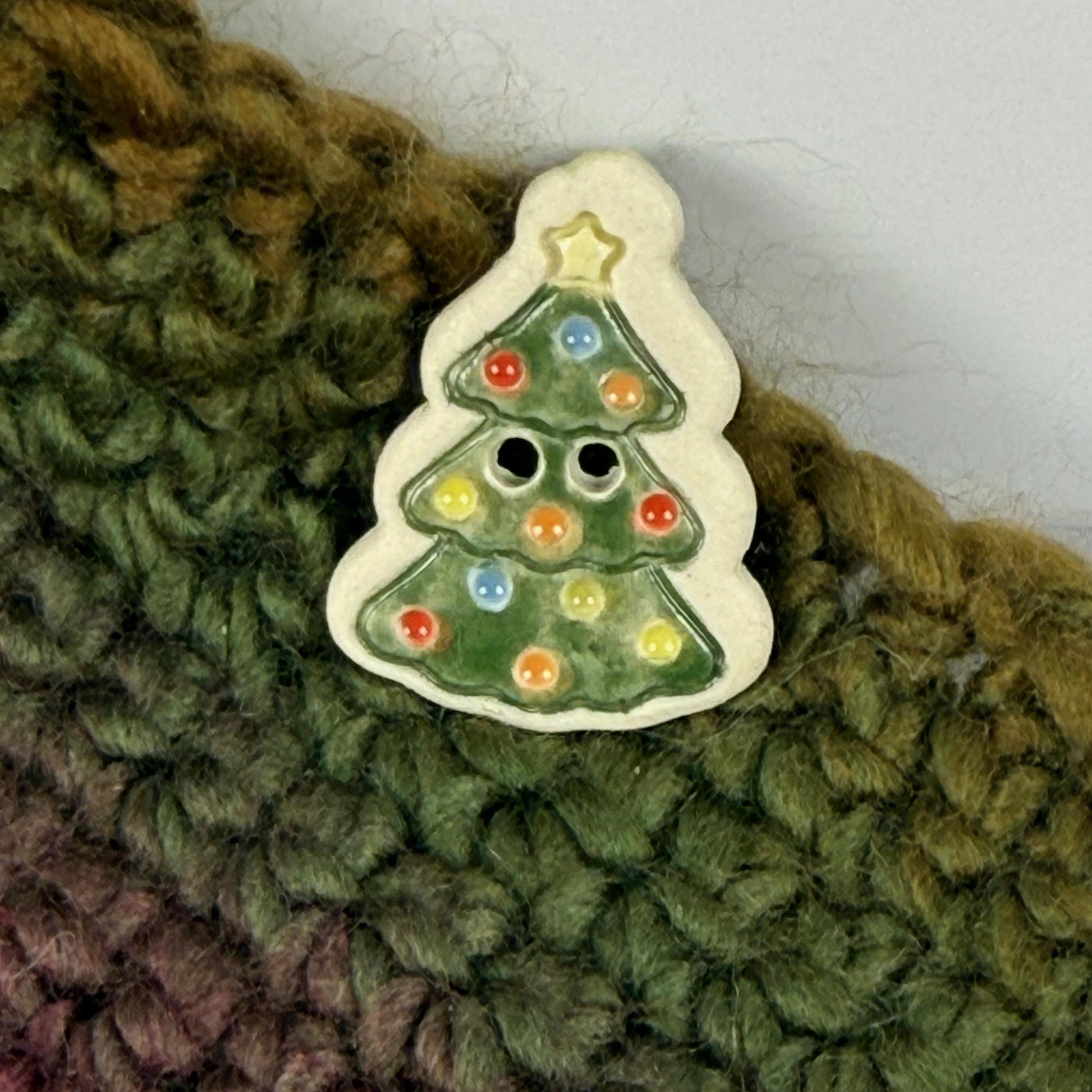 Set of 5 Christmas Tree with Decorations Ceramic Buttons