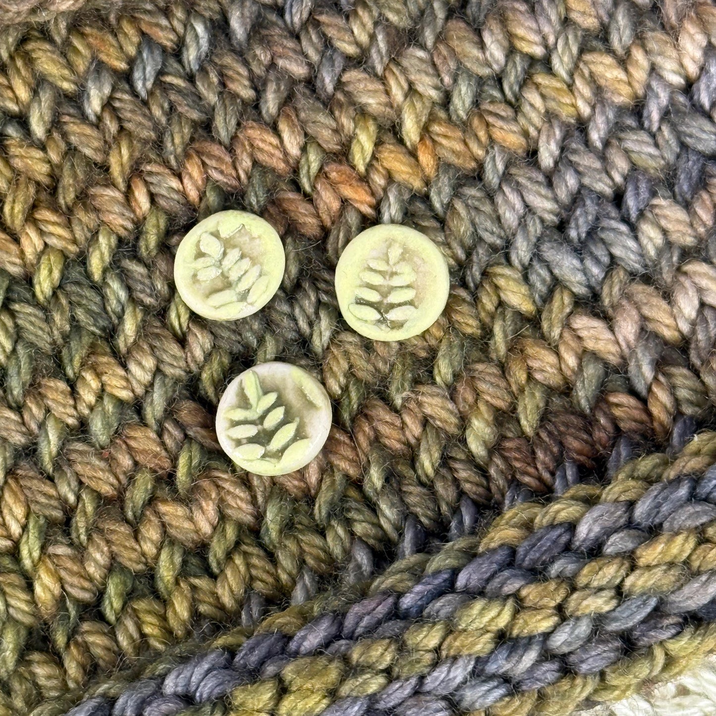 Decorative Tiny Green Fern Ceramic Buttons