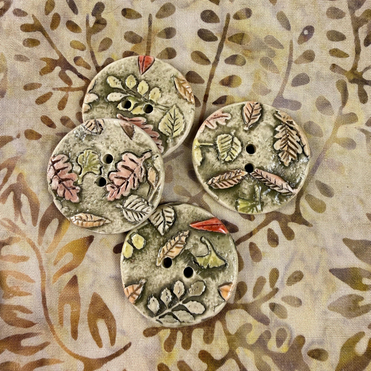 Carved Fall Leaves Patterned Round Buttons