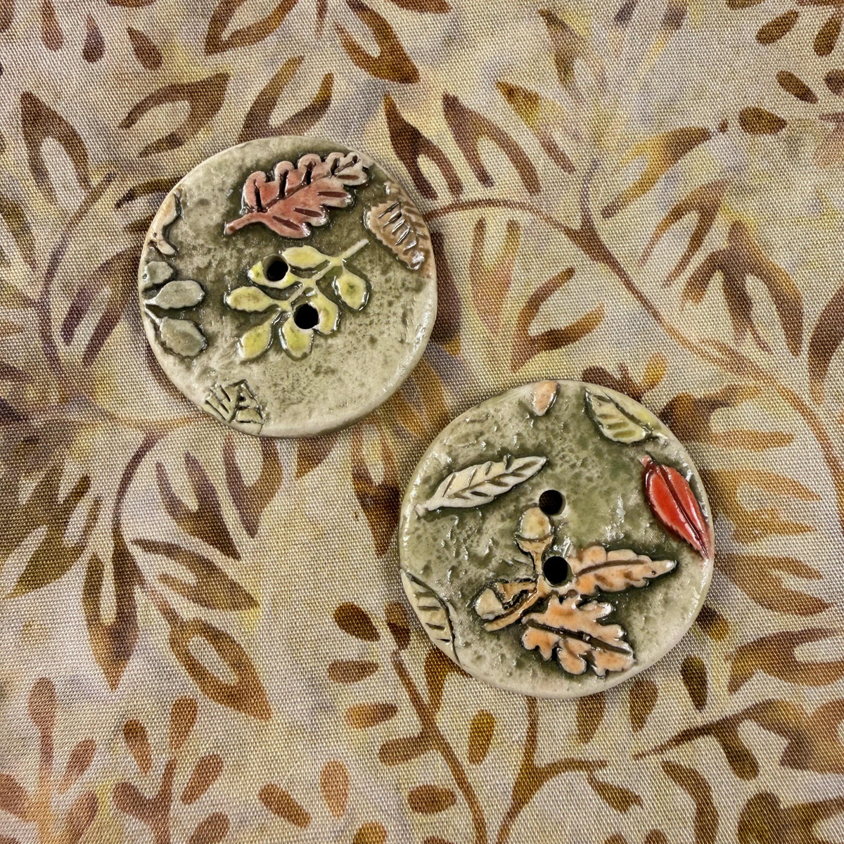 Carved Fall Leaves Patterned Round Buttons