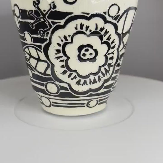 Black and White Sgraffito Flower Design Small Tumbler